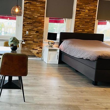Slapen Bij De Buurvrouw Bed & Breakfast Кастрикум Екстериор снимка