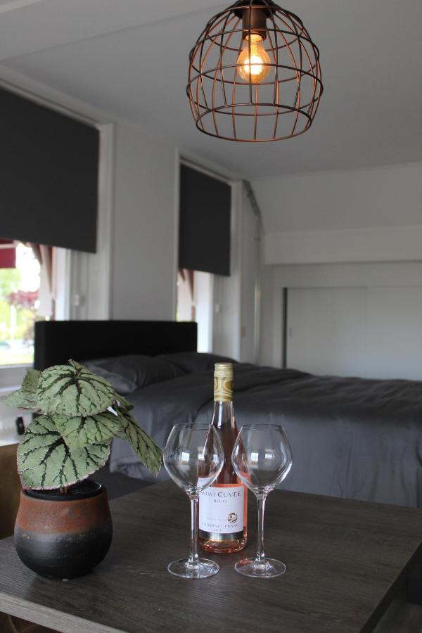 Slapen Bij De Buurvrouw Bed & Breakfast Кастрикум Екстериор снимка
