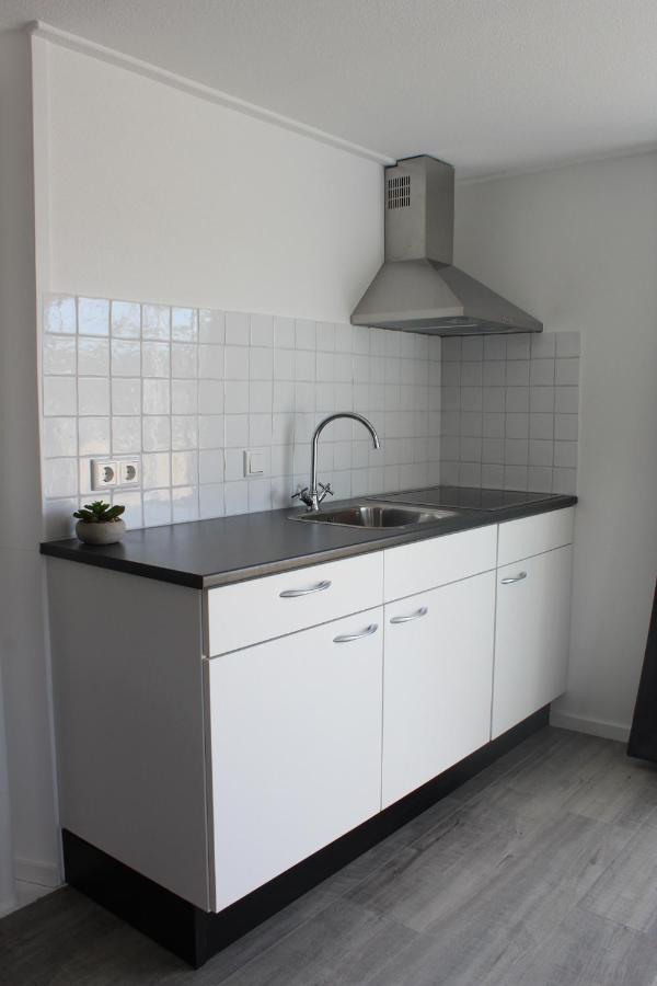 Slapen Bij De Buurvrouw Bed & Breakfast Кастрикум Екстериор снимка