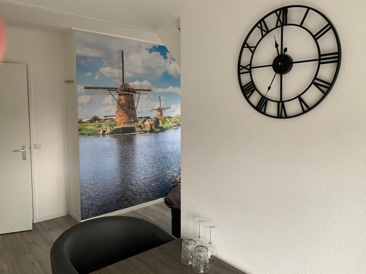 Slapen Bij De Buurvrouw Bed & Breakfast Кастрикум Екстериор снимка