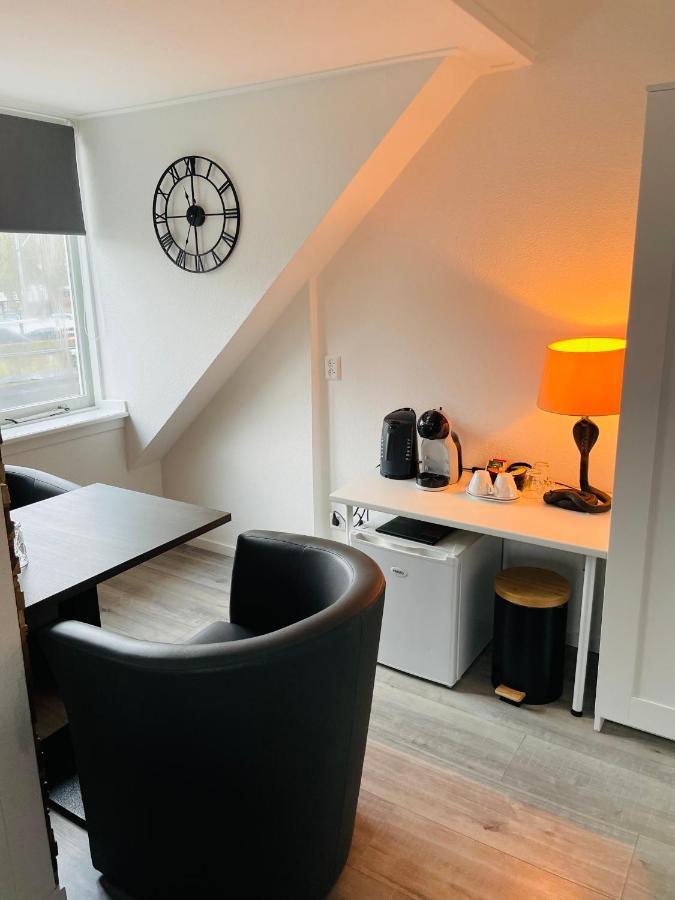 Slapen Bij De Buurvrouw Bed & Breakfast Кастрикум Екстериор снимка